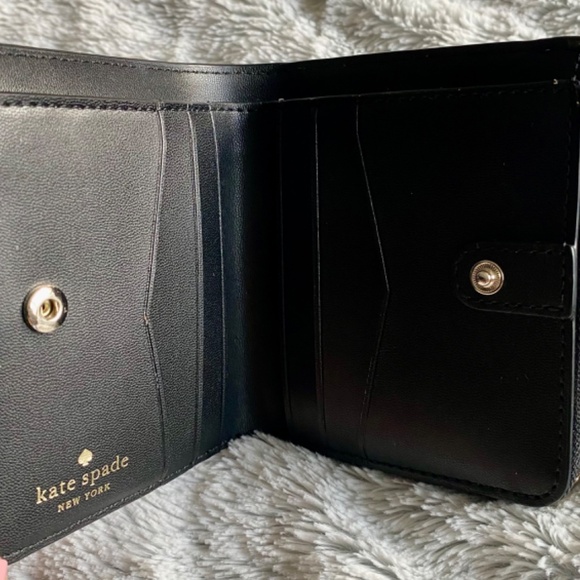 Preloved Kate Spade bifold wallet in very good condition in black/multi floral. - Picture 5 of 6